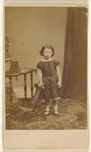 D.A. Totter [petite fille, debout] - I. Clarke
