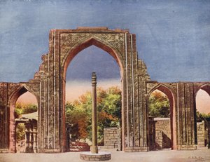 Quwat-ul-Islam Masjid et pilier de fer, Delhi, Inde (photo couleur)