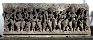 Linteau représentant Siva et les sept déesses mères, dynastie Gurjara-Pratihara, Allahabad - Indian School