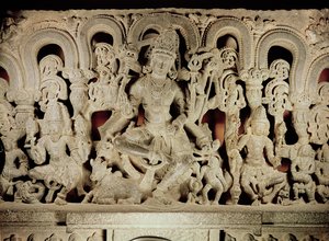 Linteau représentant la trinité hindoue, de Warangal, Andhra Pradesh, dynastie Kakatiya