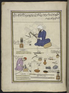 Hommes couvrant des serpents de hookah avec du fil et du fil métallique, 86 dessins reliés en un volume représentant des métiers et occupations au Cachemire, les artisans sont montrés au travail avec leurs outils et équipements, par un artiste du Cachemire - Indian School