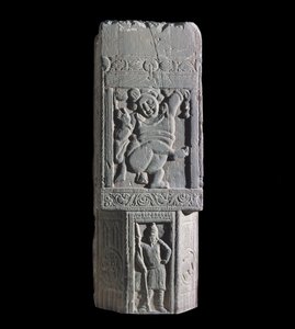 Dalle de stupa montrant un nain et des figures scythes, du site de Nagarjuna (relief) - Indian School