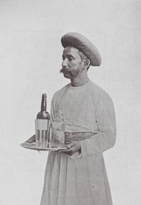 Bombay / Mumbai : Le garçon de table (photo n/b)