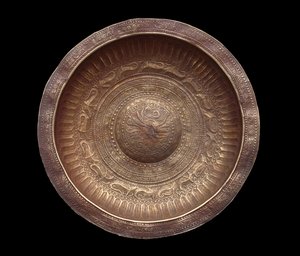 Plat pectoral cérémonial, peuples des Moluques - Indonesian School