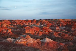 Roches colorées près de Wu Cai Wan dans le désert de Gobi, Xinjiang, Chine occidentale