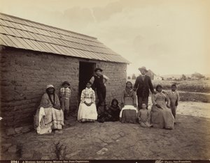 Groupe familial mexicain, Mission San Juan Capistrano, Californie, 1880 (photo) - Isaiah Taber