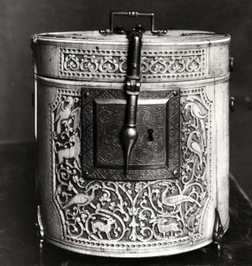 Boîte cylindrique sculptée avec des animaux, mauresque - Islamic School