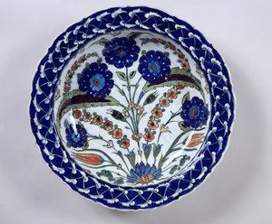 Plat avec une décoration florale, Iznik - Islamic School