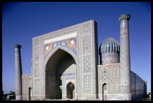 Façade de la madrasa Shirdar, période timouride, place Rigestan, vers 1619-35 - Islamic School