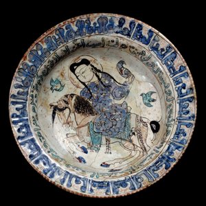Art islamique : plat de fauconnier à cheval en céramique. Début du XIIIe siècle. De l