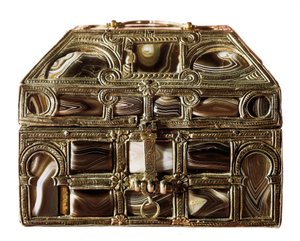 Art mozarabe : boîte en agate faite de bois, agate et argent. 11ème siècle. De la Real Colegiata de San Isidoro. León. Musée archéologique de Madrid, Espagne
