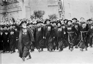 Parade à Rome en 1931, précédée par le corps ecclésiastique - Italian Photographer