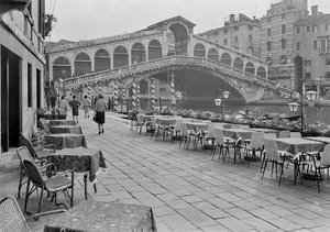 Pont du Rialto, Venise, vers 1955 - Italian Photographer