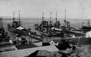 Taranto, Regie Navi Roma, Napoli, San Giorgio ancrées dans le Petit Mer (photo n/b)