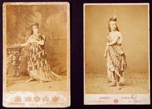 Teresa Stolz et Antonietta Pozzoni en costume pour Aida