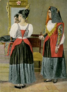 Deux femmes en costumes traditionnels, Sennori, Sardaigne, Italie, photographie de G Dessi, Cagliari - Italian Photographer