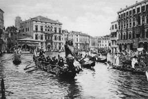 Venise, Grand Canal en fête (photo n/b) - Italian Photographer
