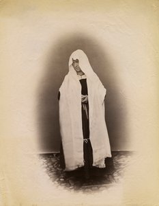 Femme portant des vêtements de veuve, Parre, Lombardie, Italie, photographie de Premiata Fotografia Taramelli, Bergame - Italian Photographer