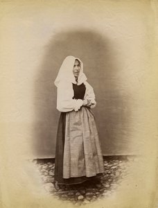 Jeune femme en robe de mariée, Parre, Lombardie, Italie, photographie de Premiata Fotografia Taramelli - Italian Photographer