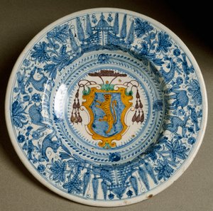 Armoiries cardinalices. Assiette en céramique produite à Deruta, Italie. Vers 1620. Florence, Museo Nazionale del Bargello - Italian School
