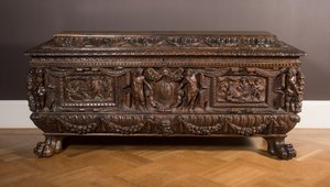 Cassone (noyer sculpté)