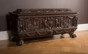 Cassone (noyer sculpté)