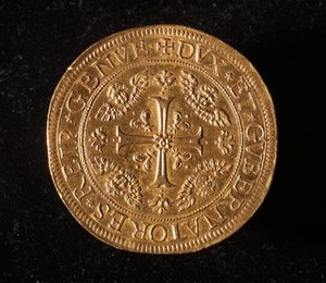 Monnaie de la République de Gênes : pièce de 25 doppie en or. Diam. 52,5 mm. 1694. Recto. Gênes Musei di Strada Nuova (inv. 6457)