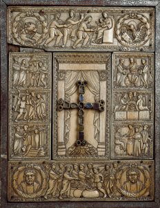 Couverture évangélique connue sous le nom de « Dittico delle cinque parti » (Diptyque des cinq parties) en ivoire décorant des épisodes de la divinité de jus. 5ème siècle