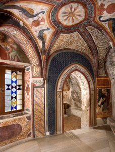 Vue intérieure de la chapelle de Saint Grégoire décorée de fresques d