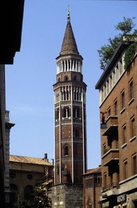 Milan : le clocher de San Gottardo.