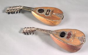 Mandoline napolitaine à quatre cordes doubles et mandoline milanaise à six cordes doubles