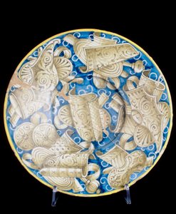 Assiette avec armes, œuvre de la manufacture de Casteldurante - Italian School