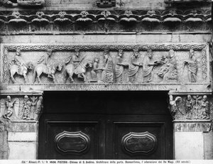 Architrave du portail représentant 