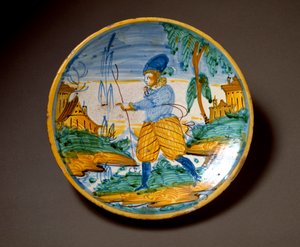 Jeune homme de la noblesse, assiette en céramique produite à Viterbo, Italie. Fin du 16e siècle, Florence, Museo Nazionale del Bargello