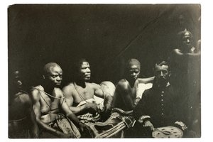 Capitaine Gallwey et chefs Edo, Bénin, Nigeria, 1892 (tirage argentique) - J. H. Swainson
