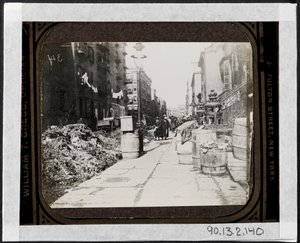Nettoyage de la rue Tammany avant le jour de Warings, devant 9 Varick Place, vers 1890 - Jacob August Riis