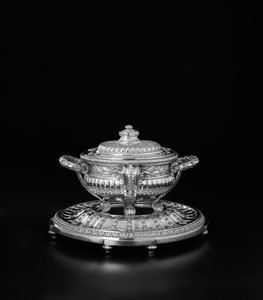 Soupière Louis XV, couvercle et support du service Orloff, 1770 - Jacques Nicolas Roettiers