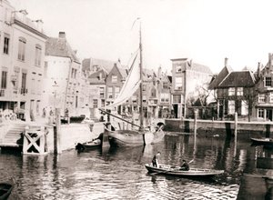 Cour du canal, Dordrecht, Pays-Bas, 1898 - James Batkin