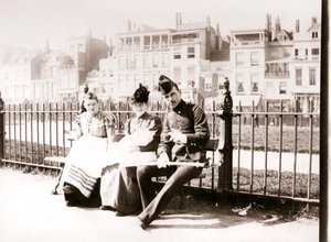 Personnes sur un banc, Rotterdam, 1898 - James Batkin