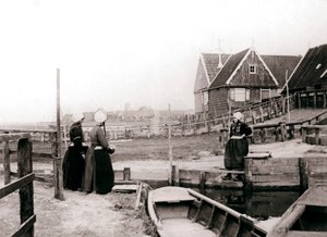 Femmes en tenue traditionnelle, île de Marken, Pays-Bas, 1898
