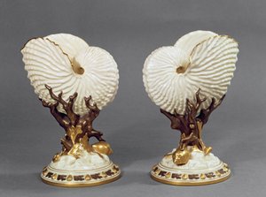 Paire de vases Worcester en forme de coquilles de Nautilus, 1880