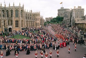 La reine Elizabeth et le prince Philip président à la chapelle Saint-Georges. Château de Windsor, Windsor - James L Stanfield