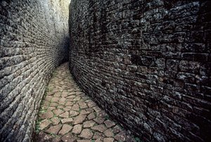 Les ruines du Grand Zimbabwe ont été construites vers 1250 après J.-C. - James L Stanfield