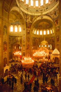 Les touristes prédominent les services à la cathédrale Alexandre Nevski. Sofia, Bulgarie - James L Stanfield