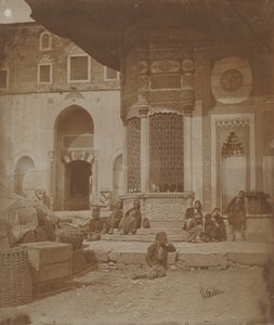 Porte du palais impérial et fontaine d