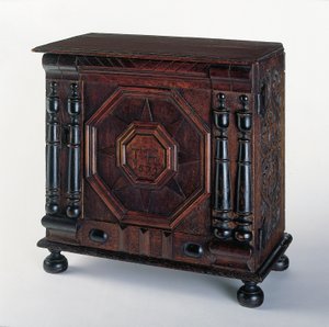 Le cabinet de valeurs sculpté et appliqué de Joseph et Bathsheba Pope, Salem, Massachusetts, 1679 - James Symonds
