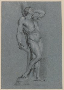 Nu masculin, debout, adossé à un arbre