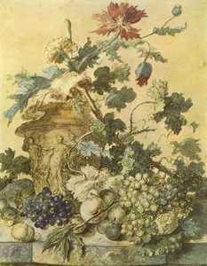 Fleurs dans une urne décorée de personnages entourés de fruits sur un socle