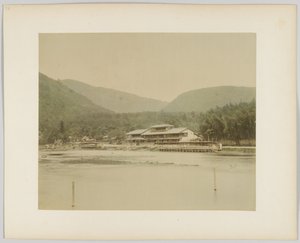 Paysage fluvial, Japon (photo noir et blanc colorisée à la main) - Japanese Photographer