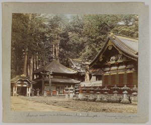 Puits sacré et entrepôts, Tōshō-gū, Nikko, Japon - Japanese Photographer